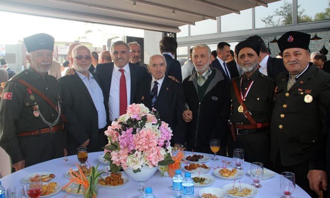 Ayşenur İslam, Sakarya'da bayramlaşma törenine katıldı