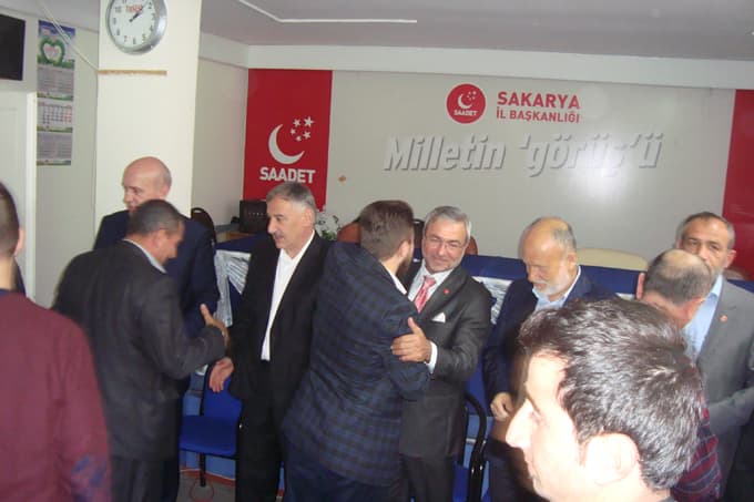 Eyüp Yıldırım, bayramlaşma da iktidara yüklendi
