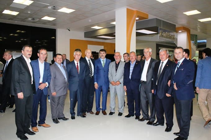 Serdivan Belediyesi bayramlaşma programına yoğun ilgi