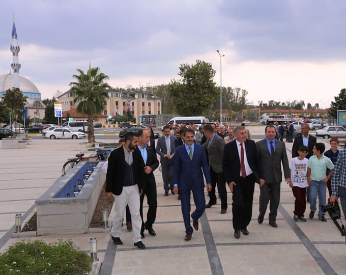 Serdivan Belediyesi bayramlaşma programına yoğun ilgi