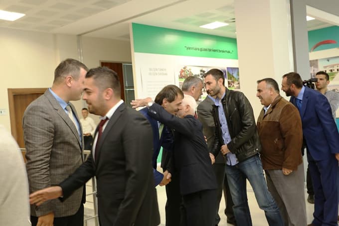 Serdivan Belediyesi bayramlaşma programına yoğun ilgi