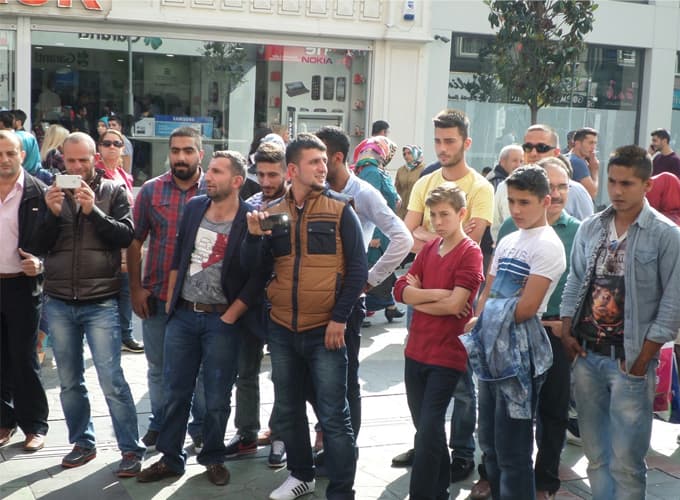 Çark Caddesinde Müzisyenler Vatandaşları Eğlendirdi