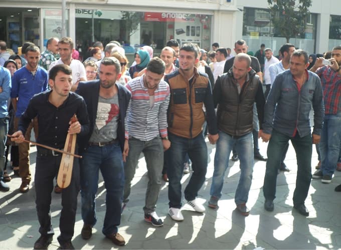Çark Caddesinde Müzisyenler Vatandaşları Eğlendirdi