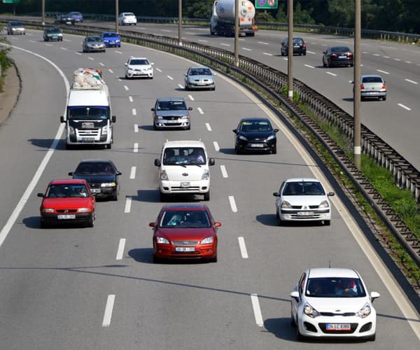 TEM'de tatil dönüşü trafik durma noktasında