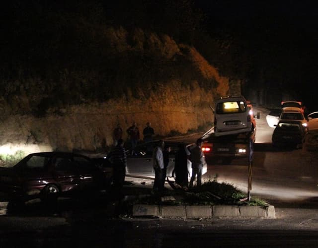 Otomobil ve Minibüs Çarpıştı: 12 yaralı