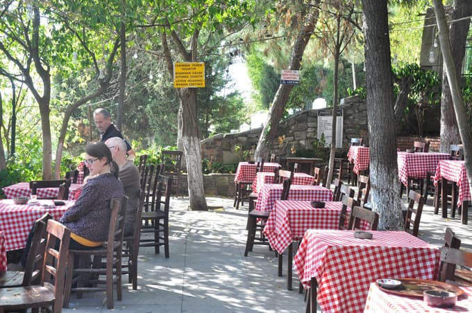 Karataş: "Kahvehanelere ilgi azalıyor"