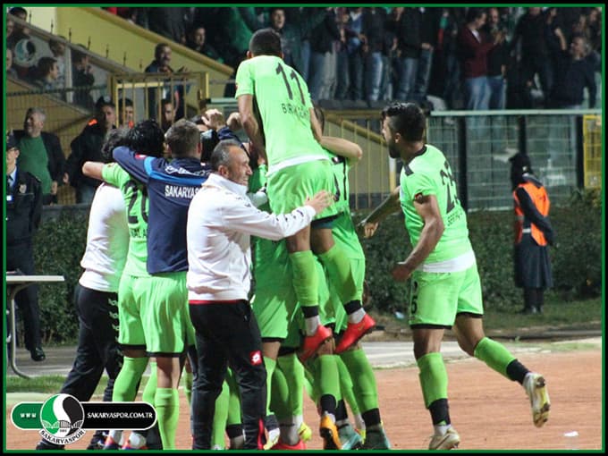 Sakaryaspor, evinde galibiyetle tanıştı