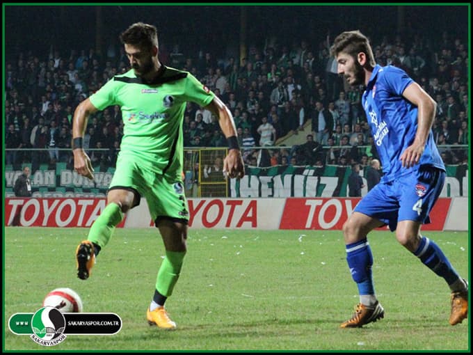 Sakaryaspor, evinde galibiyetle tanıştı
