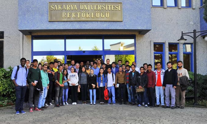 Rektör Elmas, yabancı öğrencilerle buluştu
