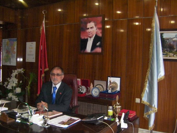 Belediye Başkanlığına Mustafa Çelikpençe vekalet ediyor