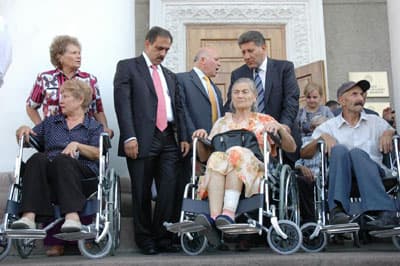 Akyazı Belediyesi'nden Kırgızistan'a Yardım Eli