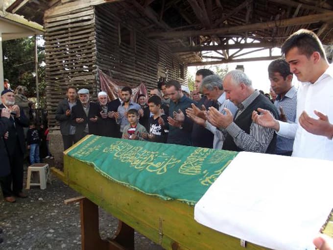 Bisikletle camiye giderken kazada öldü