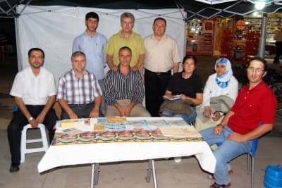 <font size="2"><font face="Arial"><strong>&Ccedil;ALIŞMA<br /><br /></strong>Y&Ouml;&Ccedil;EYDER Y&ouml;netimi ayrıca; ulvi duyguların coştuğu Ramazan ayında zekat ve filtre &ccedil;alışmalarına hız verilmesi, &uuml;niversiteye hazırlık konusunda dershanelerle g&ouml;r&uuml;ş&uuml;lmesi, kumanyaların dağıtımı ve aile ziyaretlerinin planlanması da g&ouml;r&uuml;ş&uuml;ld&uuml;.<br /><br />Yetim &Ouml;ks&uuml;z &Ccedil;ocukları Eğitim ve Yardımlaşma Derneği Y&ouml;netim Kurulu, toplantısını Kent Meydanı&rsquo;ndaki stantda yaptı.</font></font>
