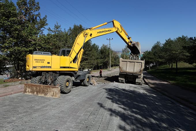 Büyükşehir Belediyesi, Maltepe Caddesi'ni yeniliyor