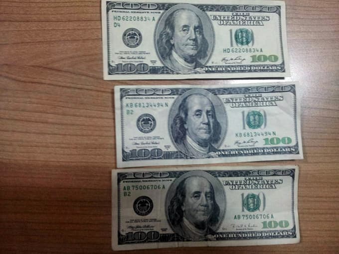 Karı koca sahte dolarla alışveriş yaparken yakalandı