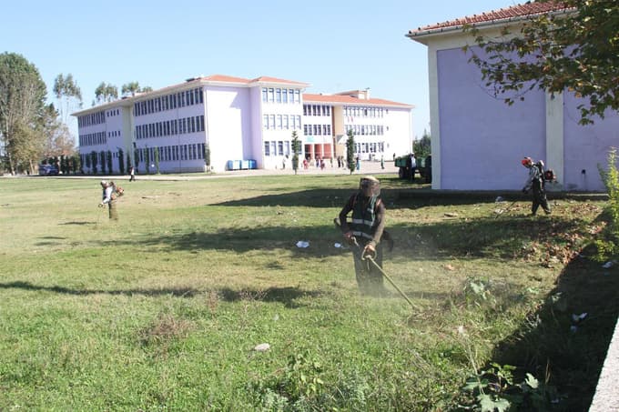 Akyazı'daki okullarda temizlik ve bakım çalışmaları 