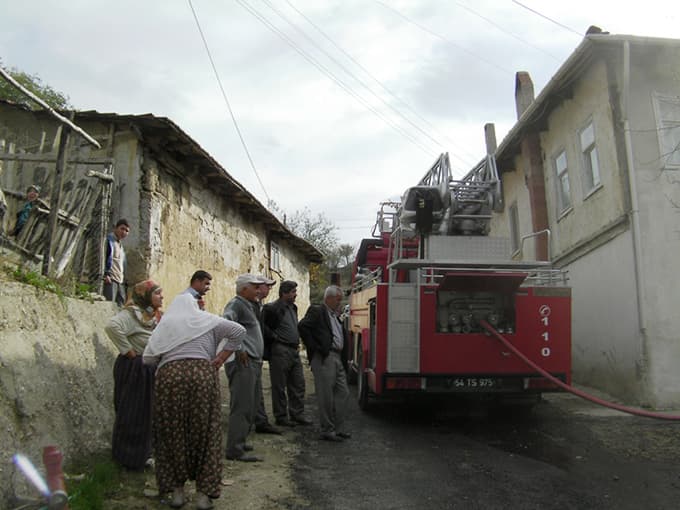 Taraklı'da ev yangını 