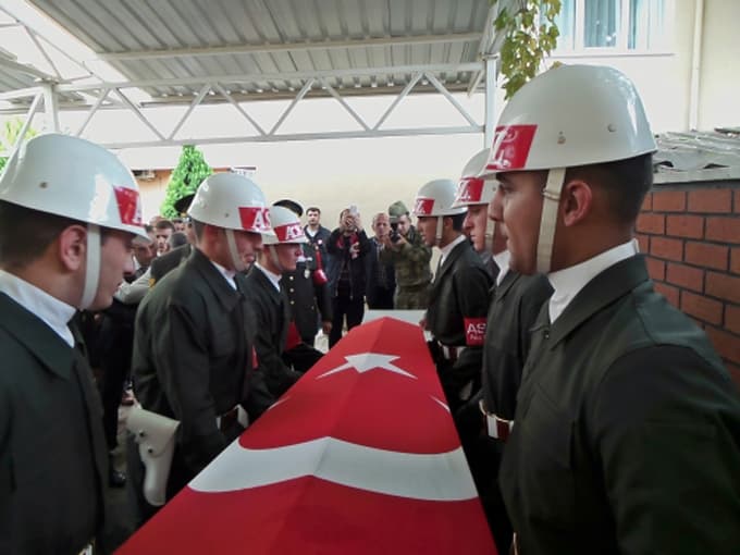 Birliğinde kalp krizi geçiren asker hayatını kaybetti