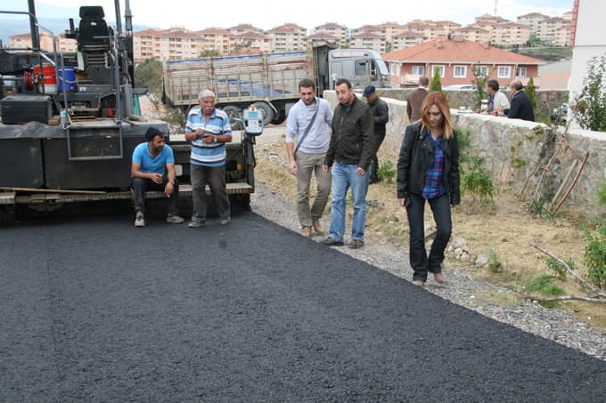 Adapazarı Belediyesi'nde asfalt çalışmaları devam ediyor