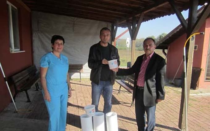 2 bin adet su ve mama kabı dağıtıldı