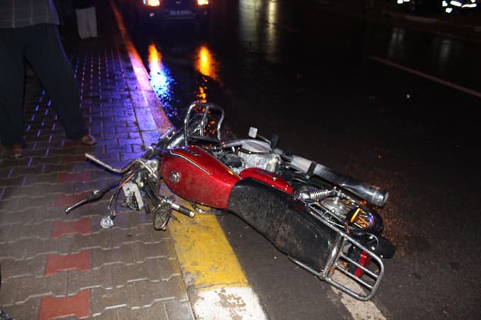 Ferizli'de motosiklet devrildi: 1 yaralı 
