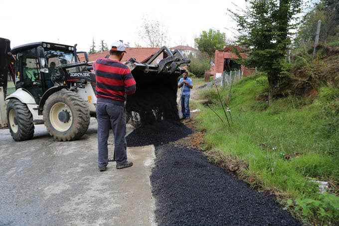 Sapanca Belediyesi'nin asfalt çalışmaları devam ediyor