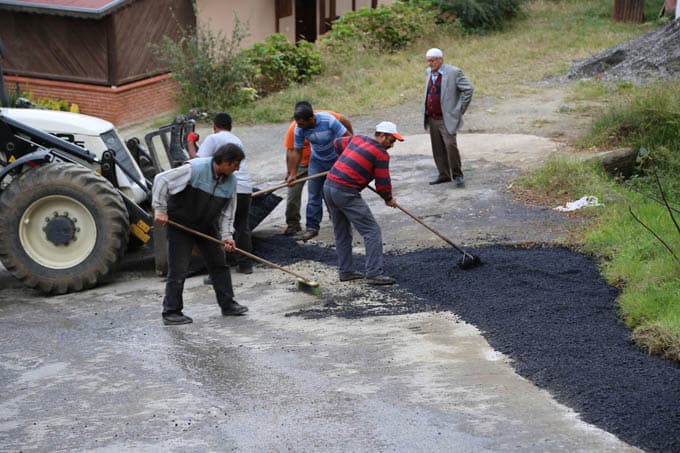 Sapanca Belediyesi'nin asfalt çalışmaları devam ediyor
