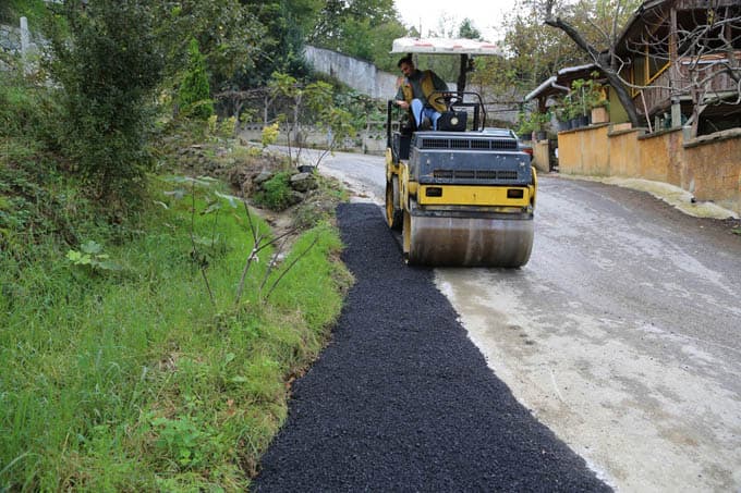 Sapanca Belediyesi'nin asfalt çalışmaları devam ediyor