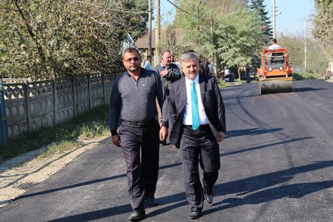 Ferizli'de asfaltlama çalışmaları sürüyor