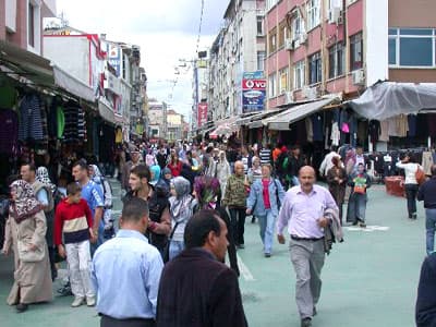 Kalabalık Çok, Alışveriş Yapan Yok