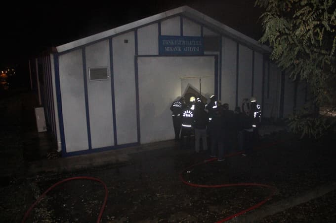 Sakarya Üniversitesi'nde yangın