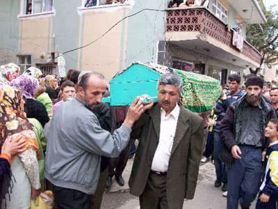 Bilezik ve Para İçin Öldürülen Anne Toprağa Verildi