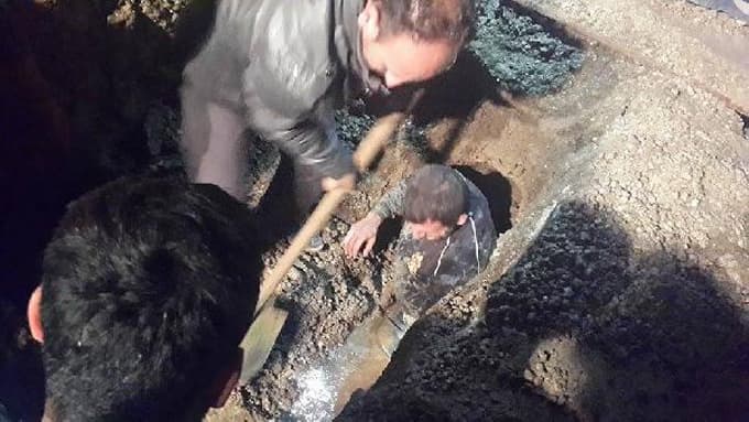 Göcük altında kalan işçi böyle kurtarıldı