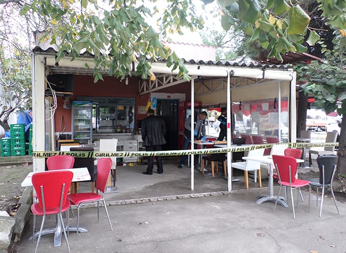 Silahlı saldırıda başında vurulan şahıs öldü