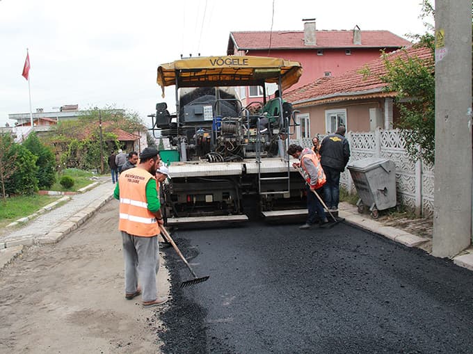 Büyükşehir Belediyesi, Maltepe Caddesi'ni asfaltlıyor