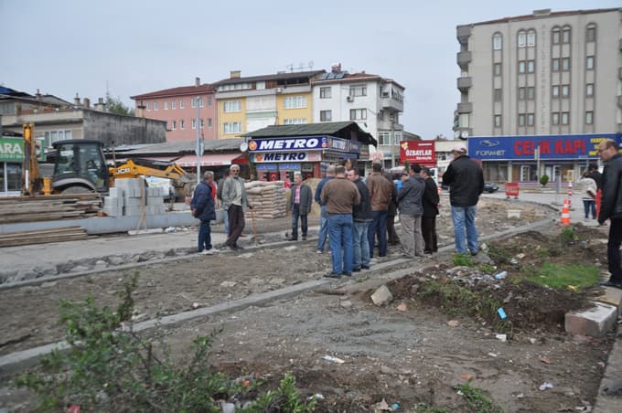 Esnaf, kavşak çalışmaları için istekte bulundu