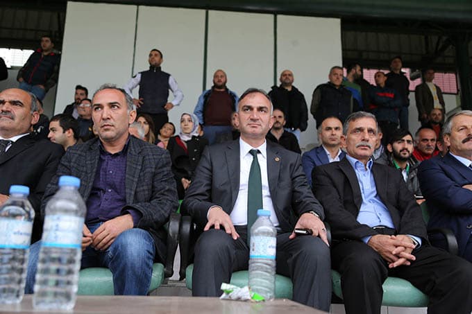 Başkan Yılmazer, Sapanca Gençlikspor maçını izledi