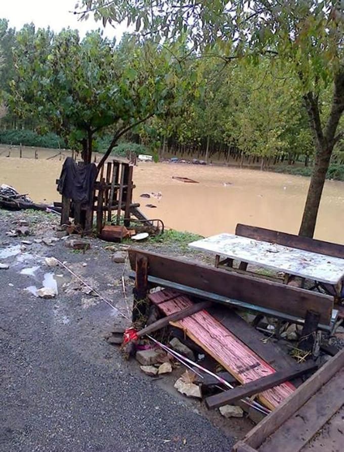 Şiddetli yağış Karasu-Kaynarca yolunu trafiğe kapattı