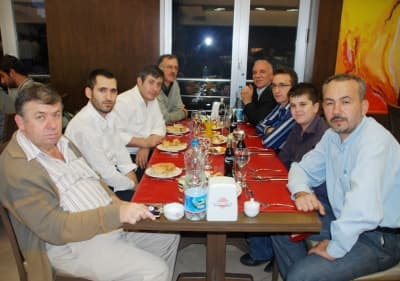 YÖÇEYDER, Dostlarını İftarda Ağırladı