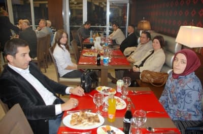 YÖÇEYDER, Dostlarını İftarda Ağırladı