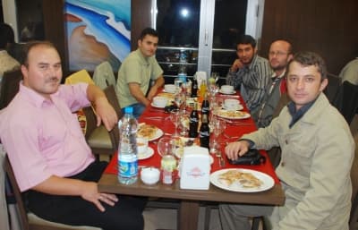 YÖÇEYDER, Dostlarını İftarda Ağırladı