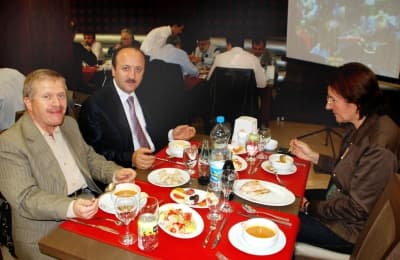YÖÇEYDER, Dostlarını İftarda Ağırladı