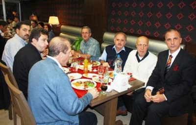 YÖÇEYDER, Dostlarını İftarda Ağırladı
