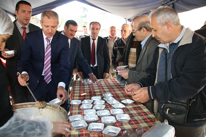 5 bin kişilik aşure dağıtıldı