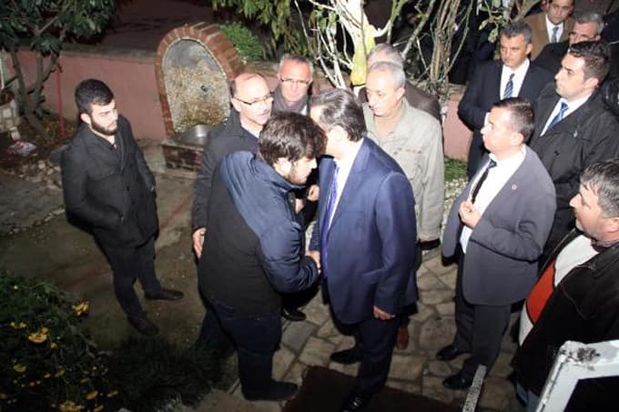 Bakan Çelik'ten Akyazı'da başsağlığı ziyareti