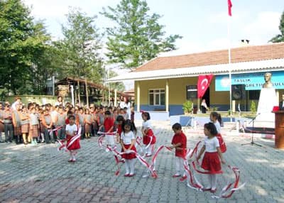 Eski Okul, Mahalle Sakinleri Tarafınden Yenilendi