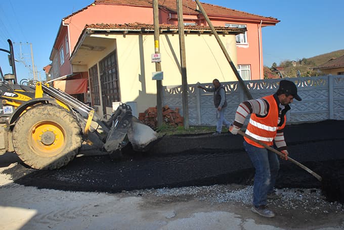 Kocaali asfalt yama çalışmalarına devam ediyor