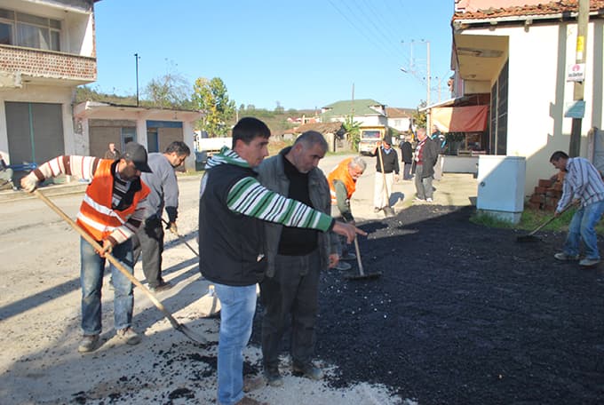 Kocaali asfalt yama çalışmalarına devam ediyor