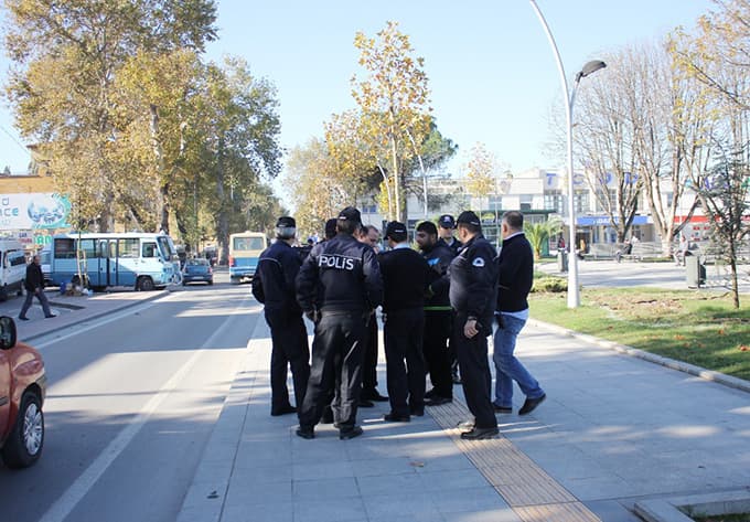 Şüpheli paket ihbarı polisi alarma geçirdi