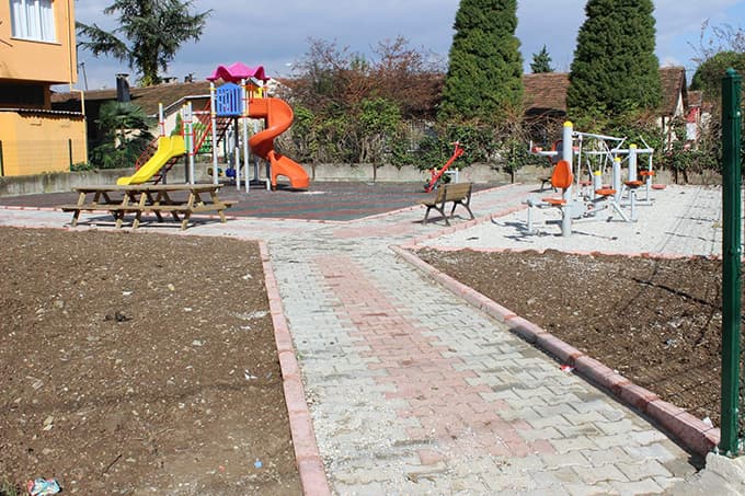Arifiye'de parklar yenileniyor
